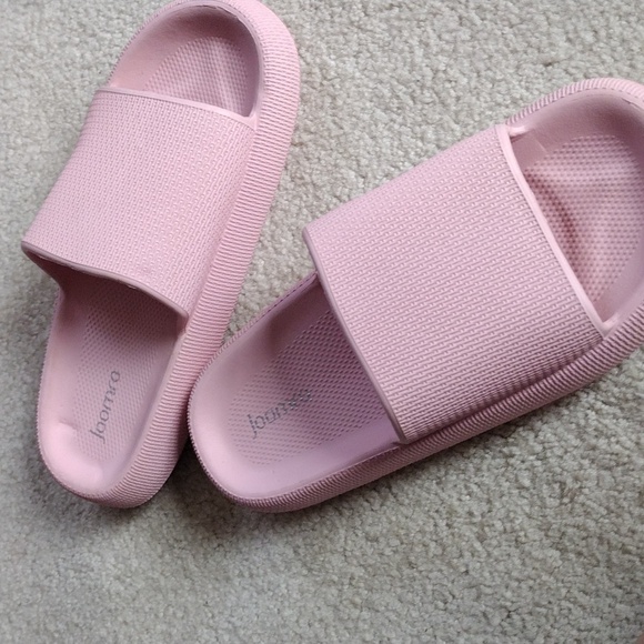 Joomra women's pink puffy slides. Mint condition. Size 11 - Picture 8 of 9